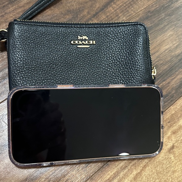 NWOT-Coach Black Pebbled Leather Wristlet - Picture 8 of 8